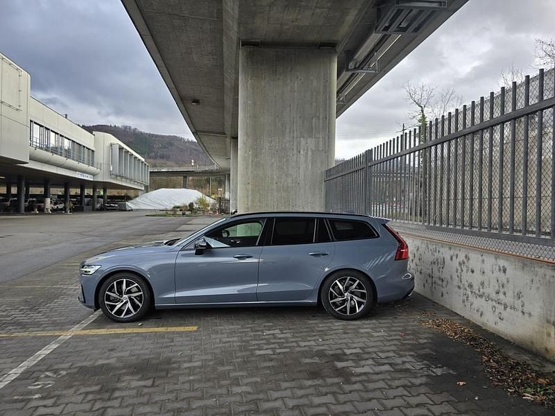 Gebraucht Volvo V60 R-Design 250 PS (183 kW) 2021 Kombi