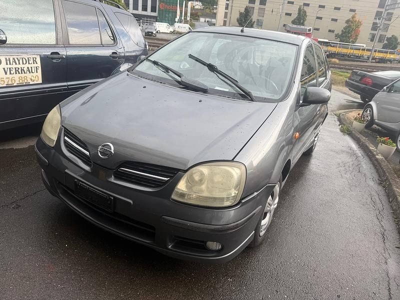 Gebraucht 2004 Nissan Almera Tino Tekna Van / Kleinbus | CHF 2’300 - Bild 1/4