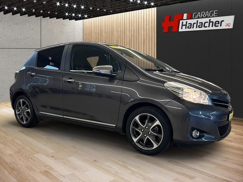 Gebraucht Toyota Yaris Trend 99 PS (72 kW) 2014 Anthrazit Limousine