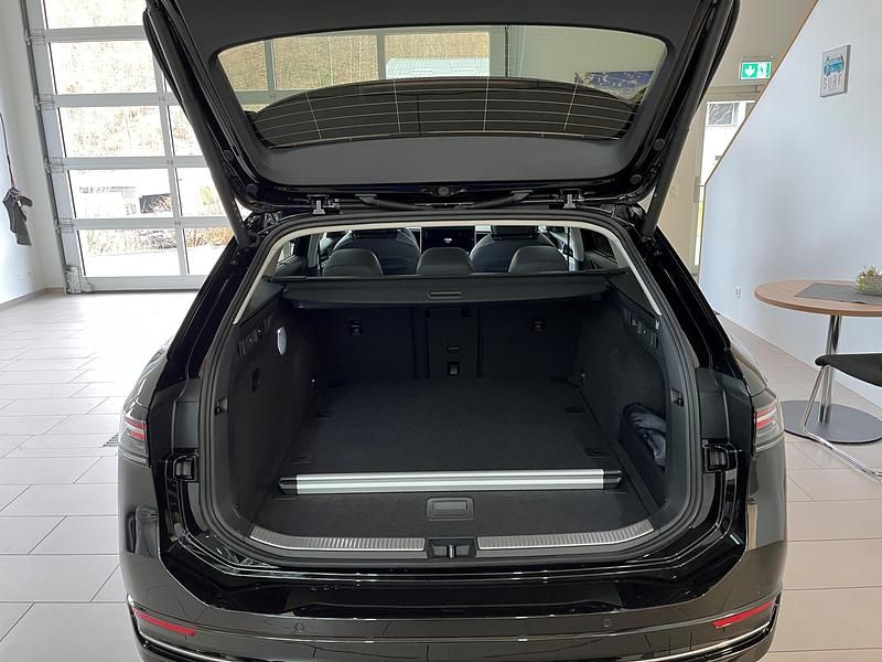 Gebraucht VW Passat Elegance 150 PS (110 kW) 2024 Kombi