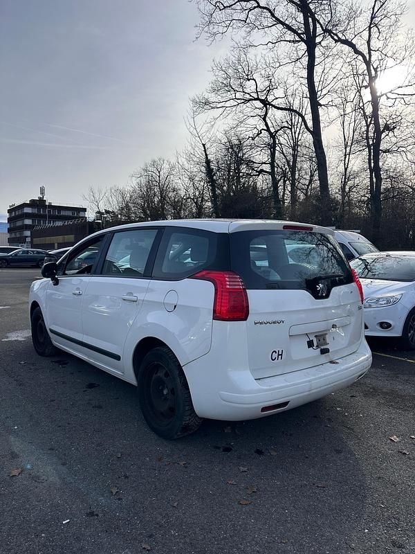 Gebraucht Peugeot 5008 Active 120 PS (88 kW) 2013 Van / Kleinbus