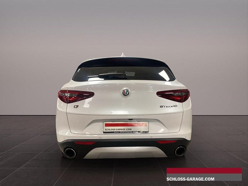 Gebraucht Alfa Romeo Stelvio Super 280 PS (205 kW) 2018 Weiss SUV