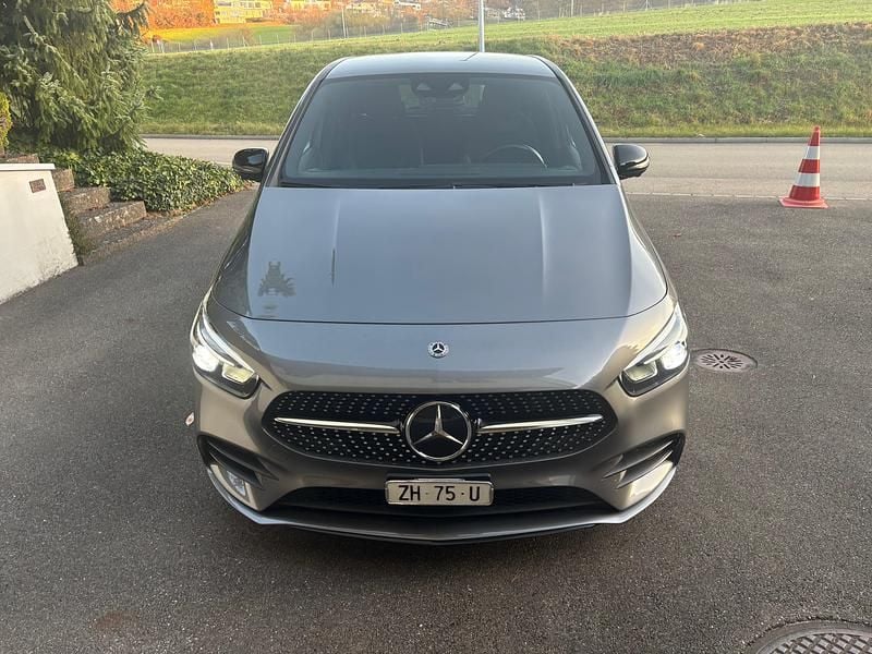 Gebraucht 2019 Mercedes B220 AMG line Van / Kleinbus | CHF 29’990 (Teuer) - Bild 1/4