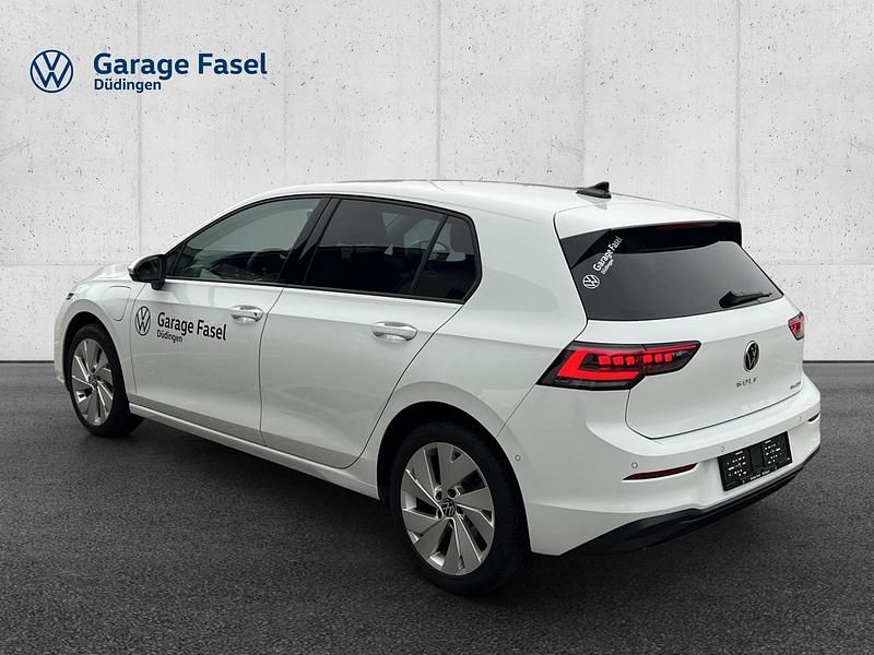 Gebraucht VW Golf VIII Life 204 PS (150 kW) 2025 Weiss Limousine