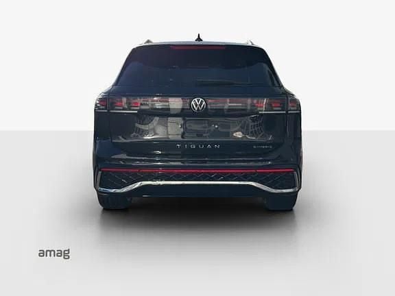 Neu VW Tiguan R-line 204 PS (150 kW) 2026 Grenadill black metallic SUV