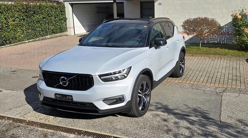 Gebraucht 2022 Volvo XC40 R-Design SUV | CHF 29’900 (Superpreis) - Bild 1/4