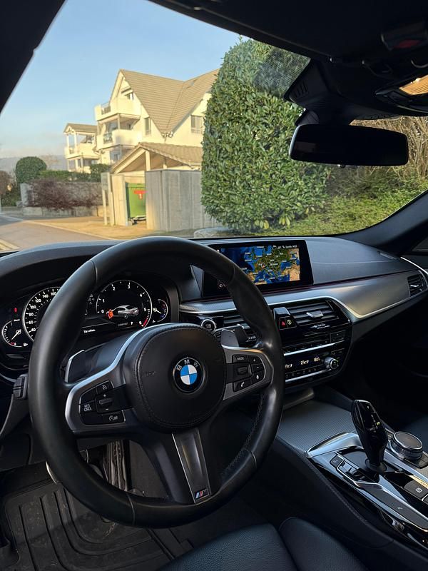 Gebraucht BMW 530 Sport Line 265 PS (194 kW) 2017