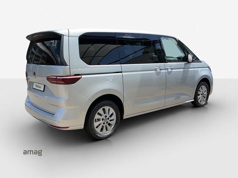 Gebraucht VW Multivan 136 PS (100 kW) 2024 Reflexsilber metallic Van