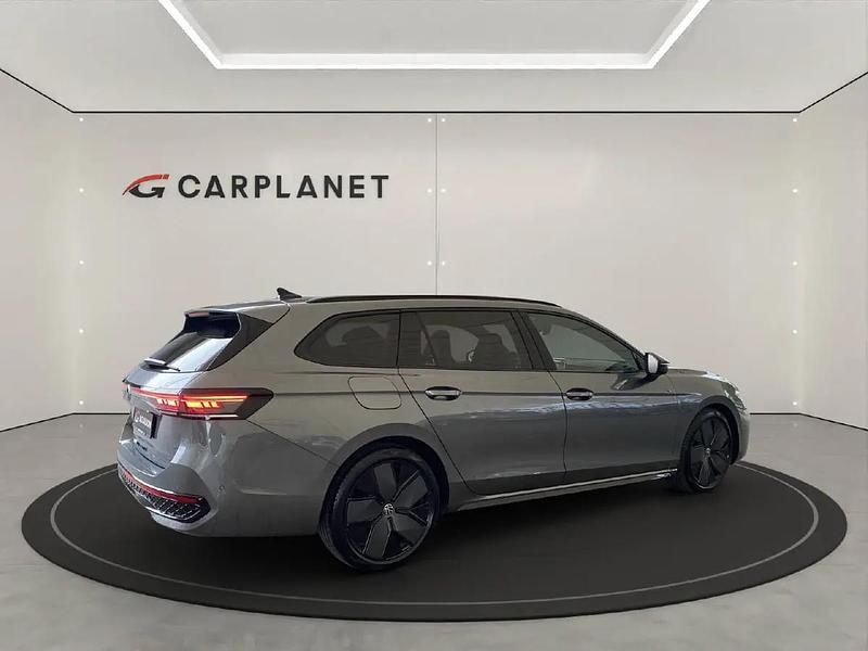Gebraucht VW Passat R-line 150 PS (110 kW) 2025 Gray Kombi