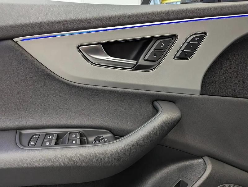 Gebraucht Audi Q8 S-Line 231 PS (169 kW) 2026 Blau SUV