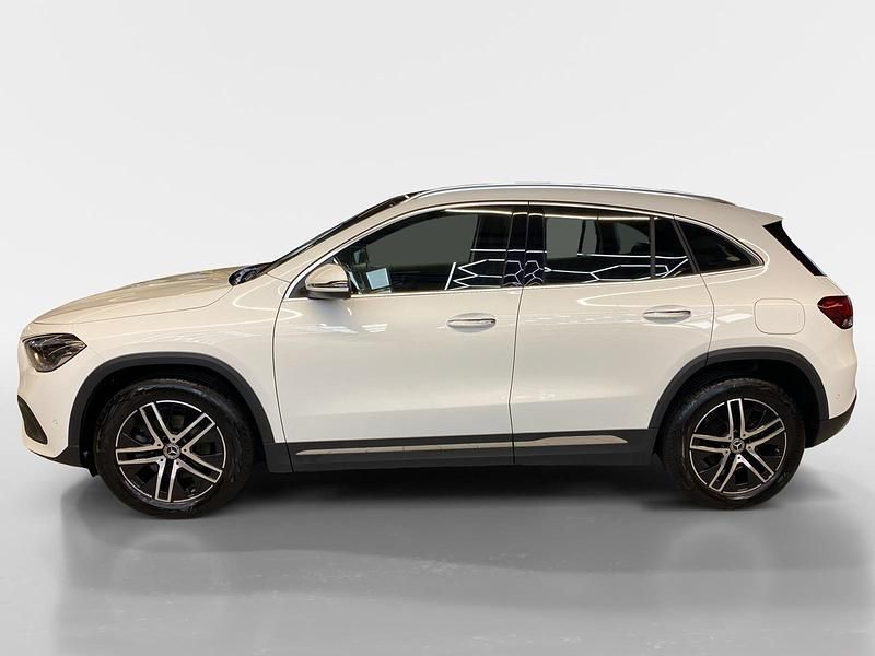 Gebraucht Mercedes GLA200 Progressive 163 PS (119 kW) 2021 Weiss SUV
