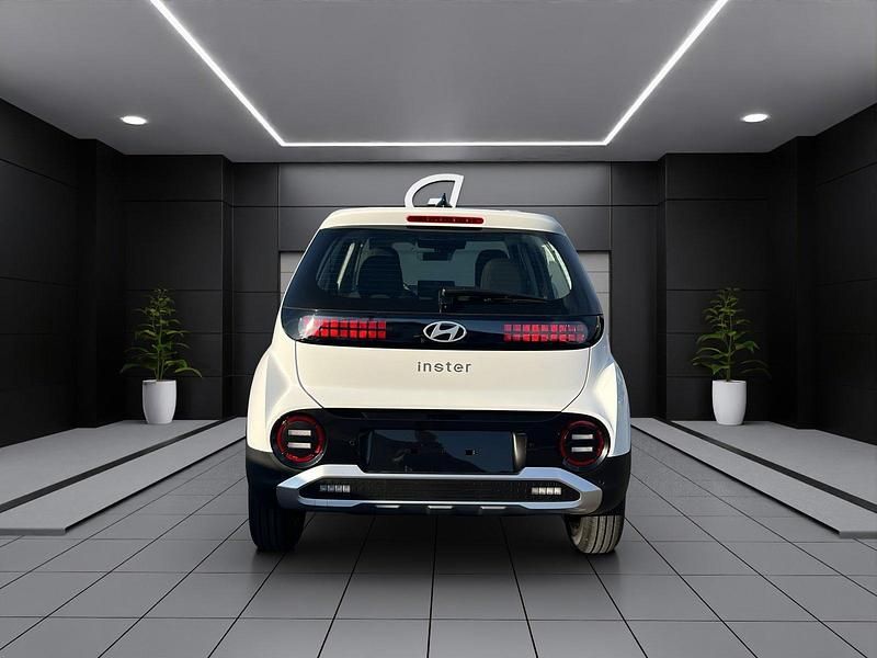 Neu Hyundai Inster 84 kW (115 PS) 2025 Weiss Kleinwagen