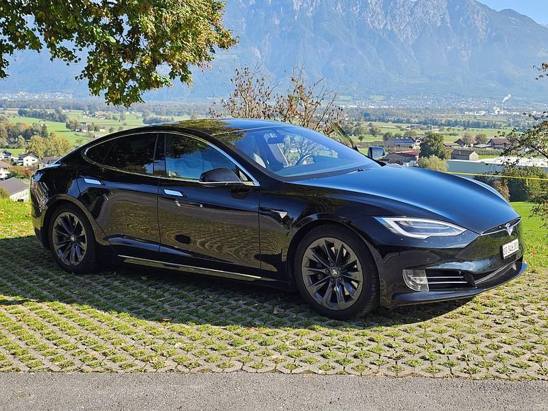 Gebraucht 2019 Tesla Model S Kleinwagen | CHF 30’900 (Guter Preis) - Bild 1/4