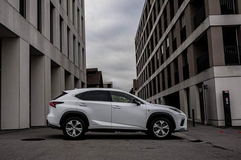 Gebraucht Lexus NX300h E-FOUR 197 PS (144 kW) 2019 SUV