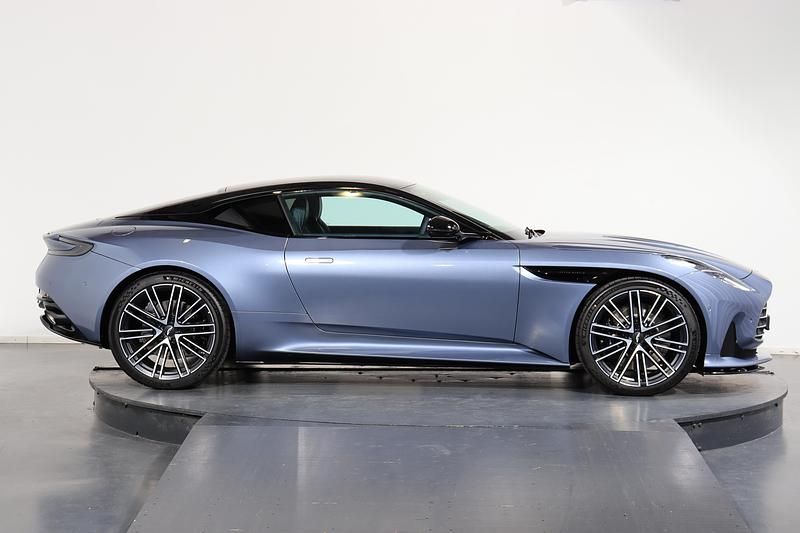 Neu Aston Martin DB12 680 PS (500 kW) 2026 Blau Coupé
