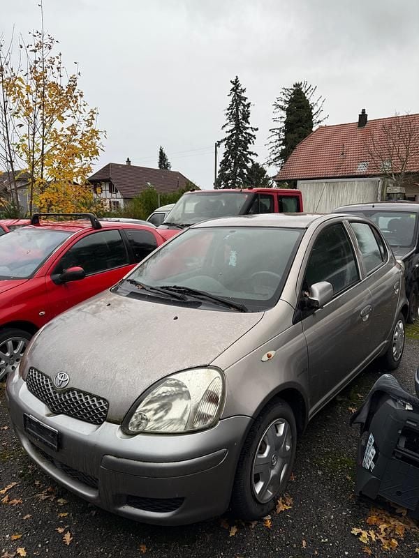 Gebraucht 2004 Toyota Yaris Luna | CHF 1’500 (Superpreis) - Bild 1/3