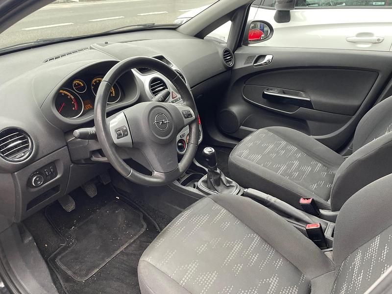 Gebraucht Opel Corsa 86 PS (63 kW) 2012 Schwarz Limousine