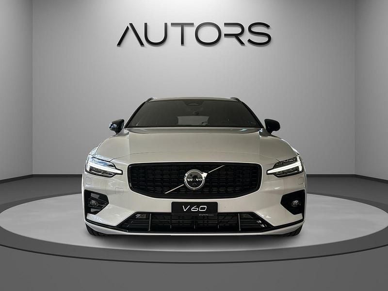 Gebraucht Volvo V60 Plus 197 PS (144 kW) 2025 Kombi