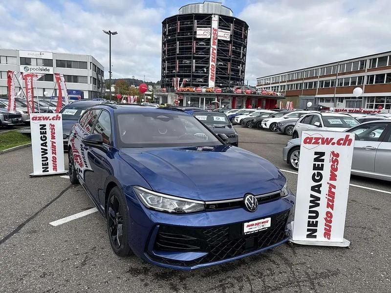 Blau Neu 2026 VW Passat R-line Kombi | CHF 46’750 (Superpreis) - Bild 1/4