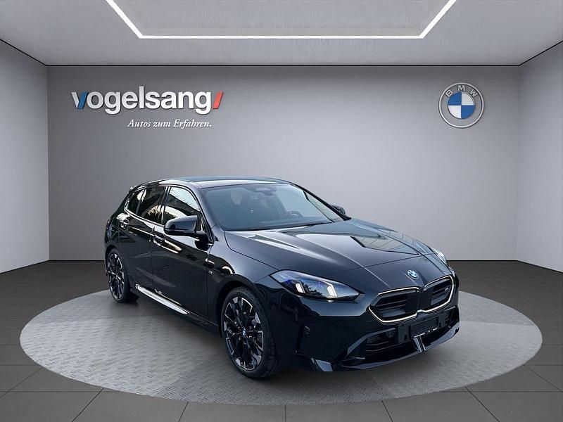 Schwarz Neu 2025 BMW M135 Performance Kleinwagen | CHF 70’899 (Fairer Preis) - Bild 1/4