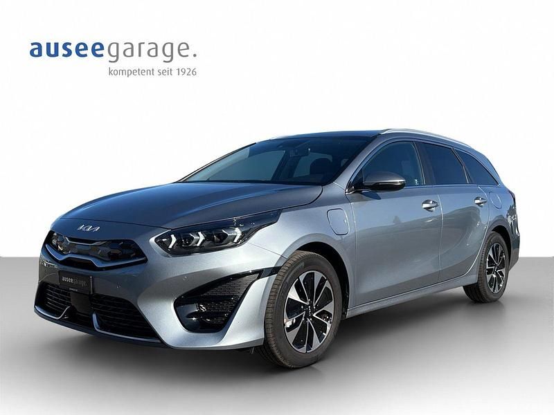 Silber Gebraucht 2024 Kia Ceed Sportswagon Style Kombi | CHF 29’850 (Etwas zu teuer) - Bild 1/4