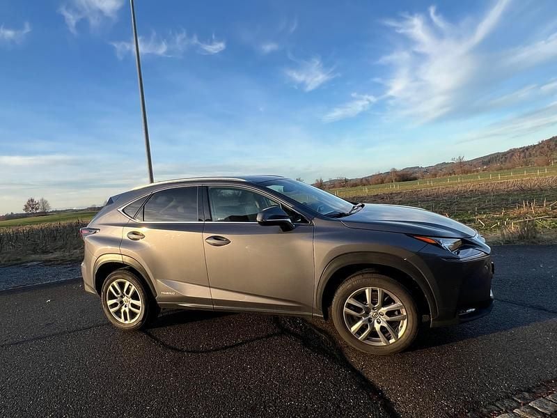 Gebraucht Lexus NX300h Business Edition 197 PS (144 kW) 2015 SUV