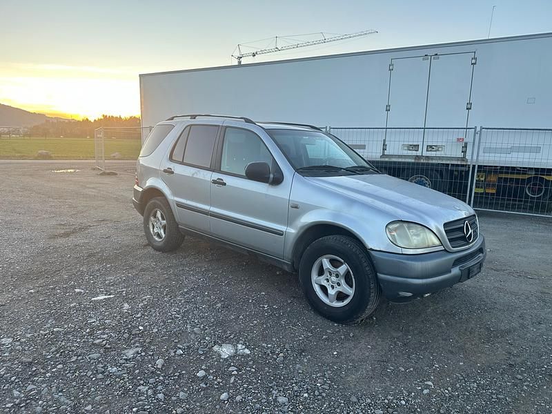 Gebraucht Mercedes ML320 218 PS (160 kW) 2000 SUV