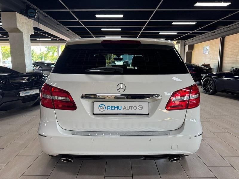 Gebraucht Mercedes B200 136 PS (100 kW) 2014 Van / Kleinbus