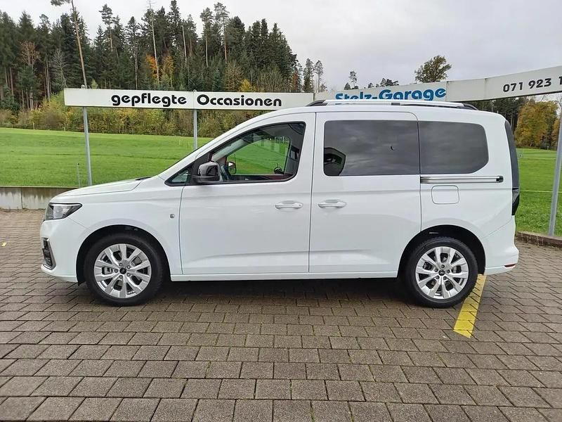 Gebraucht Ford Tourneo Connect Titanium 121 PS (88 kW) 2025 Weiss Van / Kleinbus