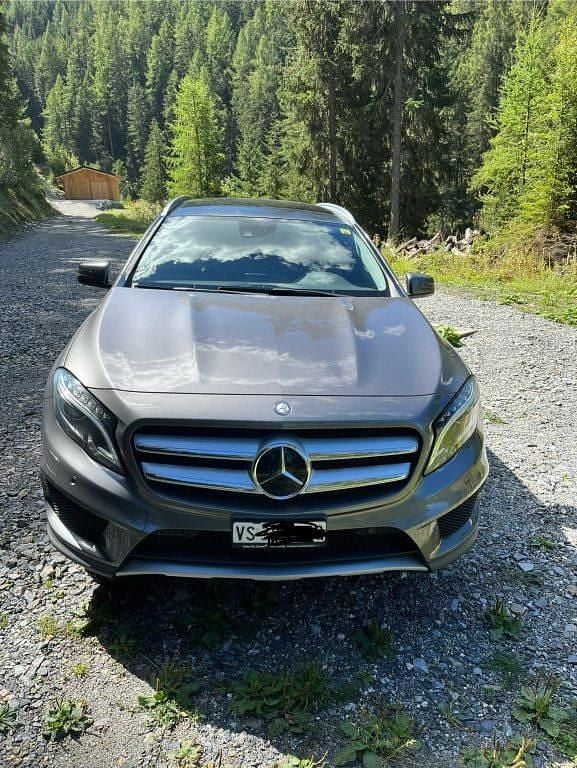 Gebraucht Mercedes GLA250 AMG line 211 PS (155 kW) 2015 SUV