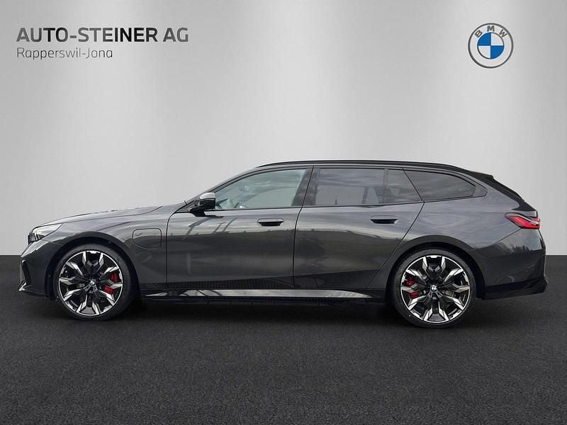 Neu BMW 550e M Sport 489 PS (359 kW) 2025 Kombi