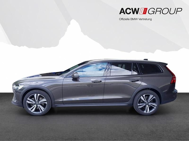 Gebraucht Volvo V60 CC Plus 211 PS (155 kW) 2023 Kombi