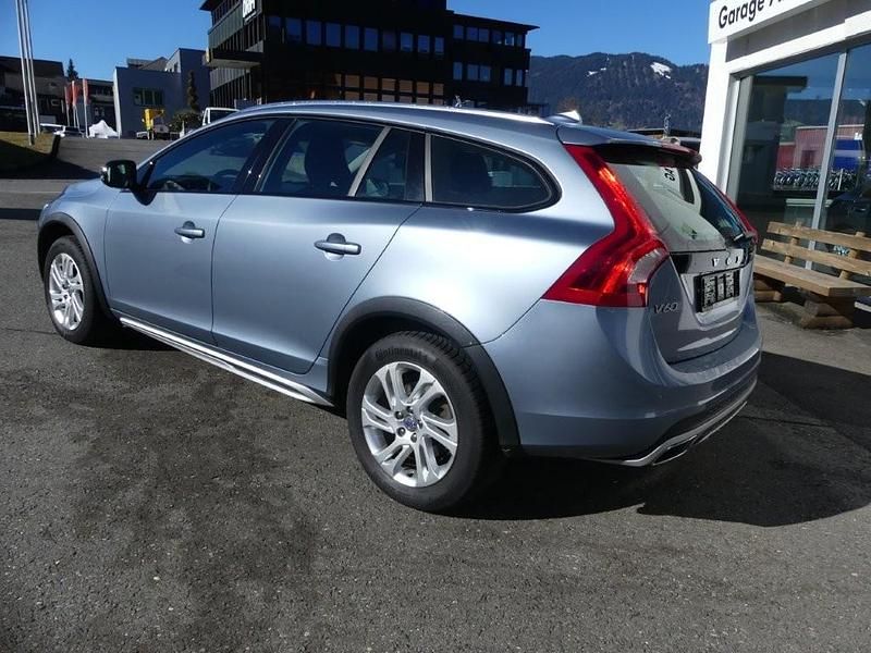 Gebraucht Volvo V60 CC Momentum 190 PS (139 kW) 2017 Kombi