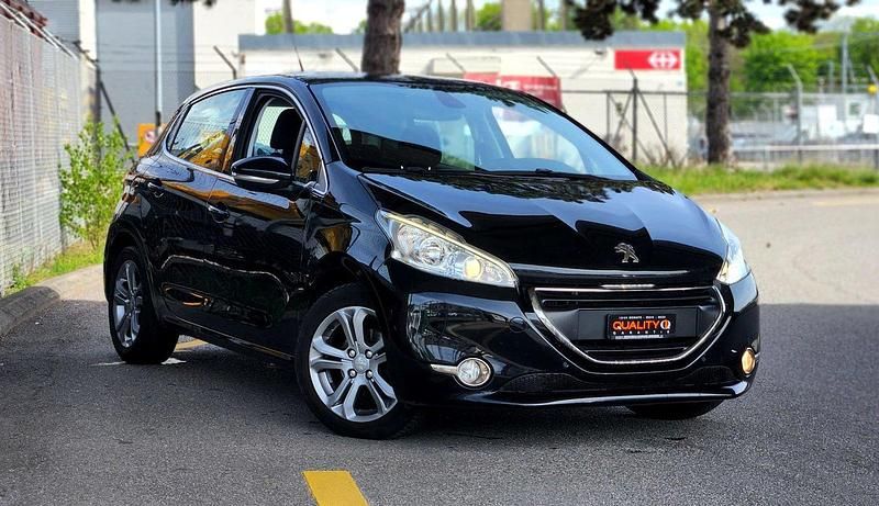 Gebraucht Peugeot 208 Allure 115 PS (84 kW) 2014 Kleinwagen