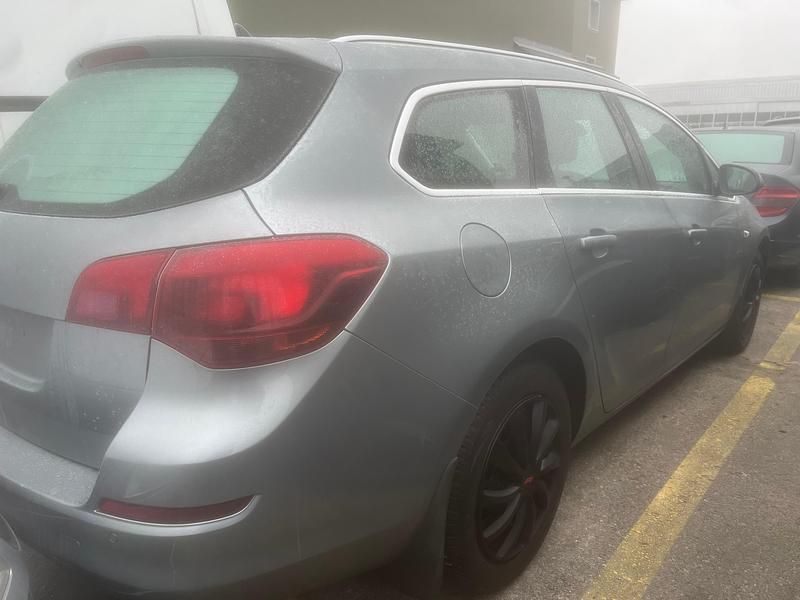 Gebraucht Opel Astra Cosmo 180 PS (132 kW) 2010