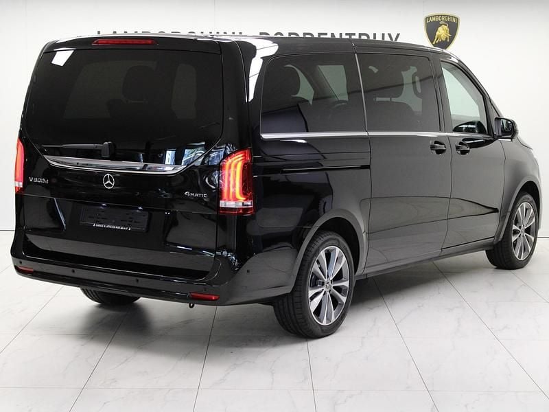 Gebraucht Mercedes V300 Avantgarde 239 PS (175 kW) 2023 Schwarz Van / Kleinbus