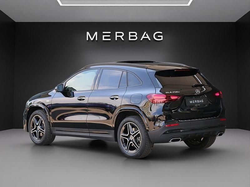 Gebraucht Mercedes GLA250 163 PS (119 kW) 2025 Schwarz SUV