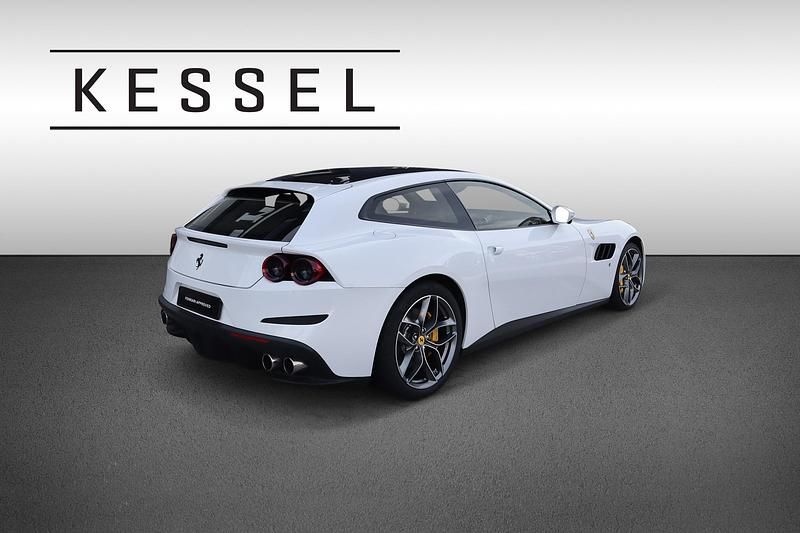 Gebraucht Ferrari GTC4Lusso 611 PS (449 kW) 2020 Weiss Kombi