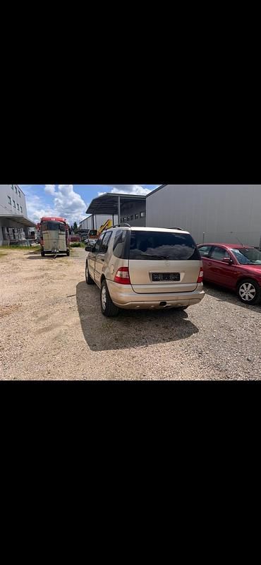 Gebraucht Mercedes ML270 163 PS (119 kW) 2002 SUV