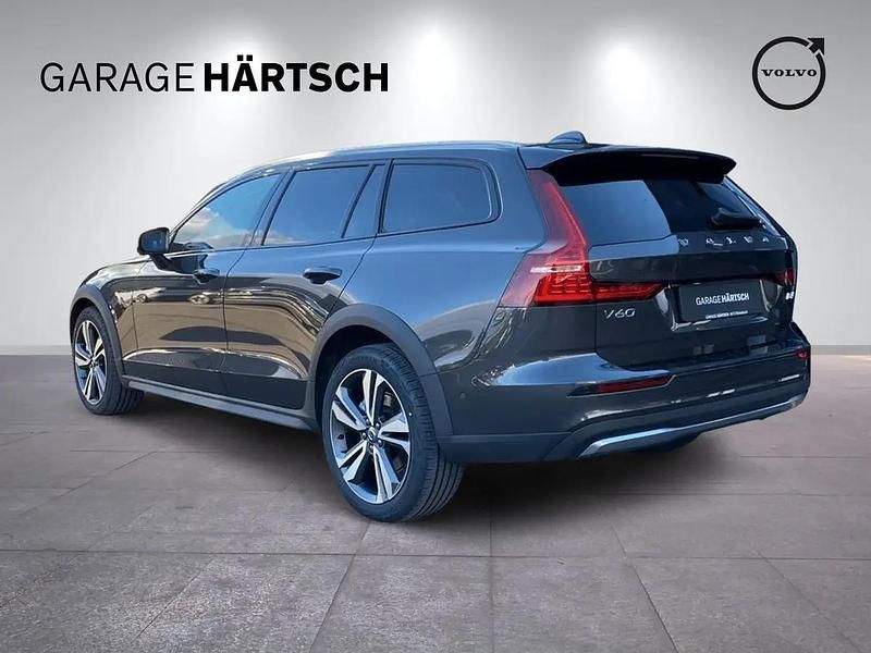 Gebraucht Volvo V60 CC Plus 211 PS (155 kW) 2025 Silber Kombi