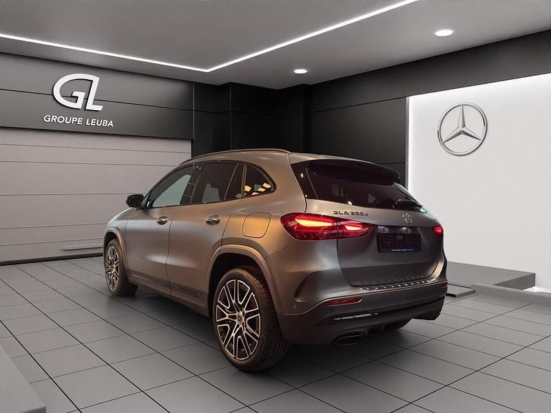 Neu Mercedes GLA250 217 PS (159 kW) 2026 Grau SUV