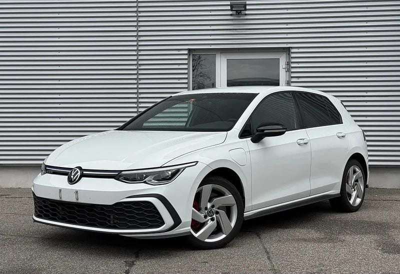 Weiss Gebraucht 2025 VW Golf VIII GTE | CHF 23’850 (Superpreis) - Bild 1/4