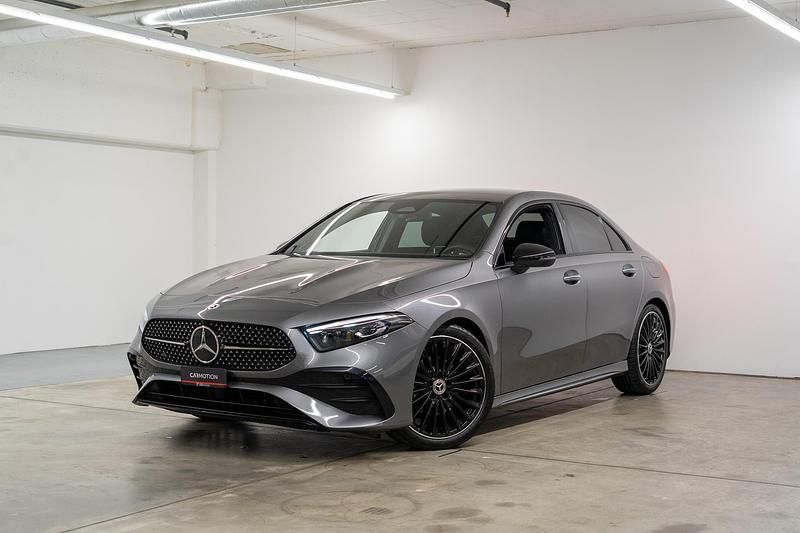 Gebraucht 2023 Mercedes A200 AMG line Limousine | CHF 34’980 (Teuer) - Bild 1/4