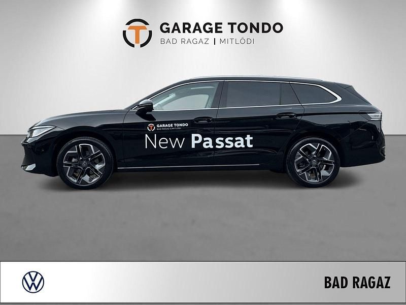 Gebraucht VW Passat Elegance 150 PS (110 kW) 2024 Schwarz Kombi