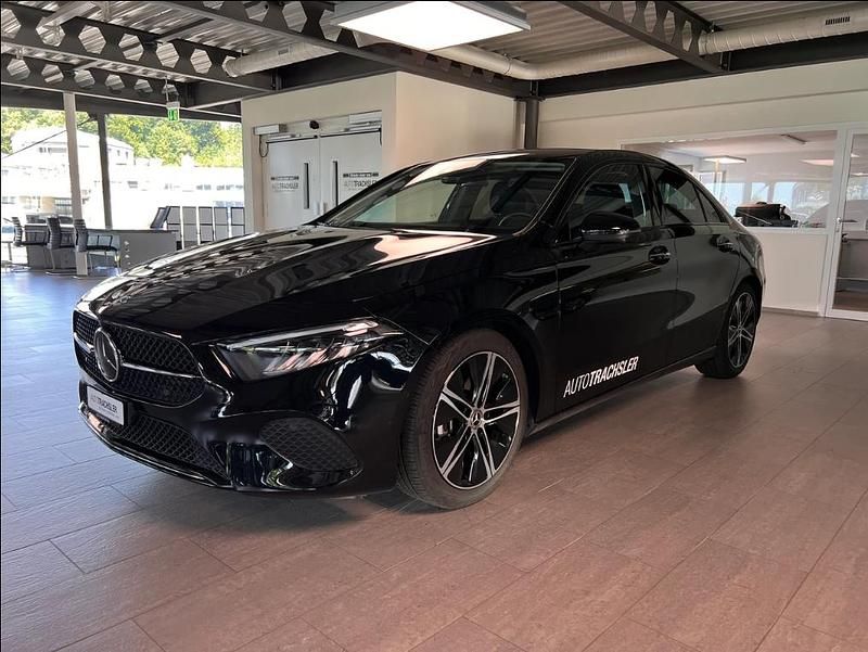 Gebraucht Mercedes A200 Progressive 177 PS (130 kW) 2023 Schwarz Limousine
