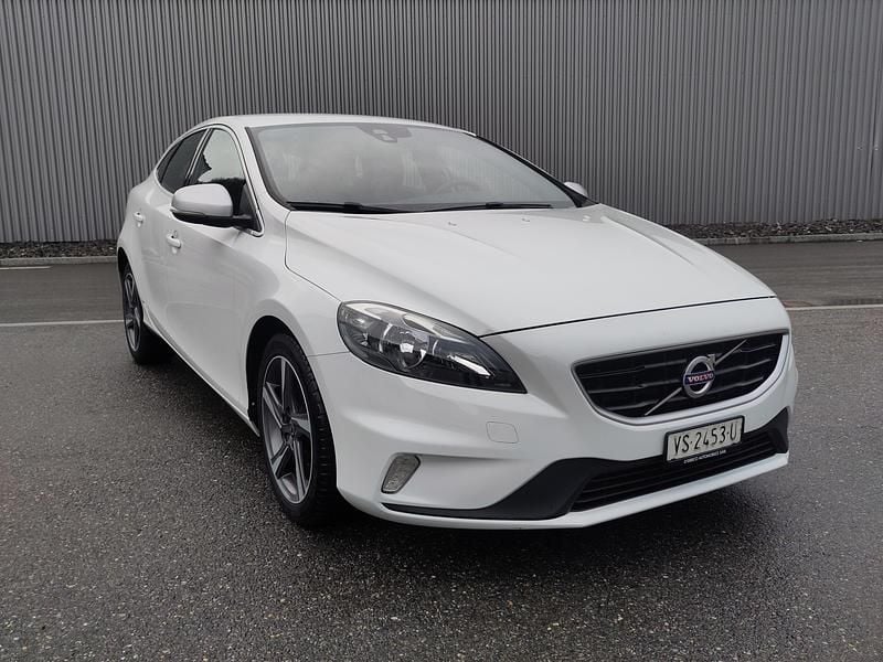 Gebraucht Volvo V40 R-Design Kinetic 122 PS (89 kW) 2016 Limousine