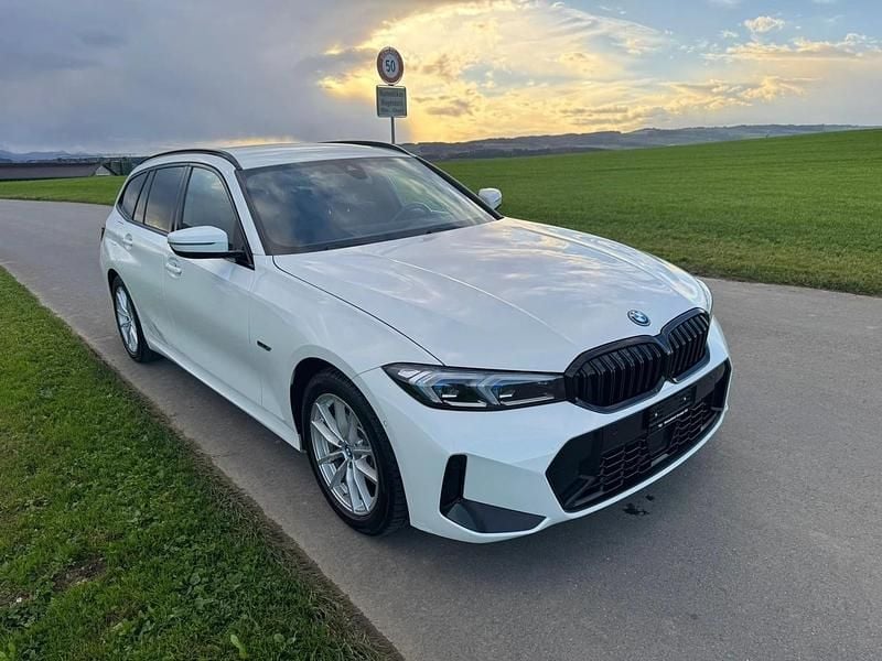 Gebraucht BMW 330e M Sport 292 PS (214 kW) 2024 Limousine