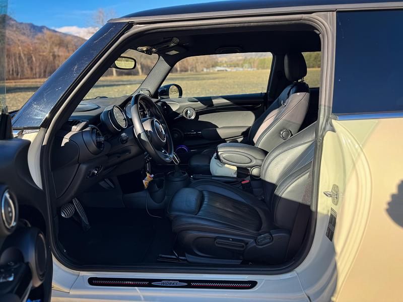 Gebraucht Mini John Cooper Works 231 PS (169 kW) 2019 Kleinwagen