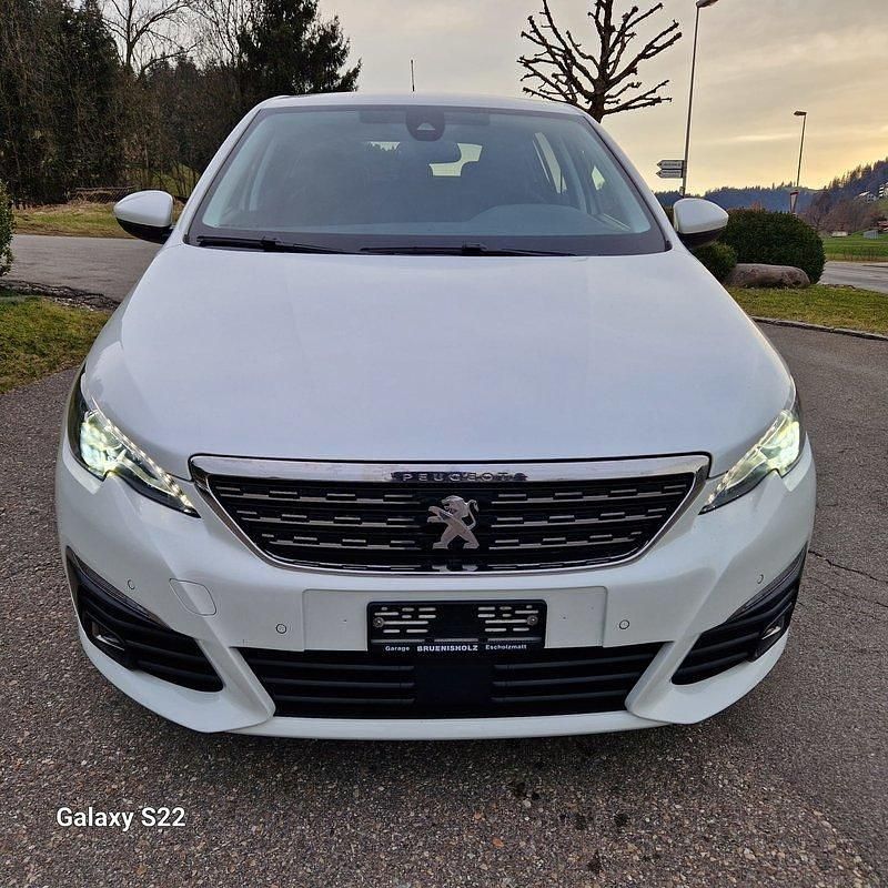 Gebraucht Peugeot 308 130 PS (95 kW) 2019 Limousine