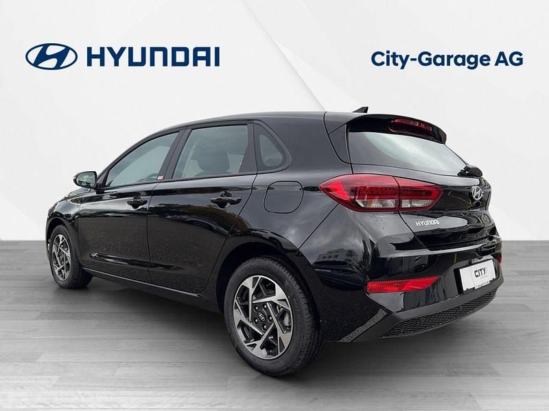 Neu Hyundai i30 140 PS (102 kW) 2025 Schwarz Limousine
